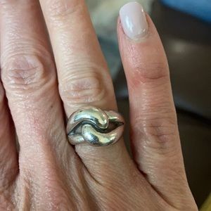 Retired style!! James Avery love knot ring